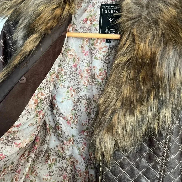 Guess short vest faux leather and removable faux fur size small - Picture 6 of 12